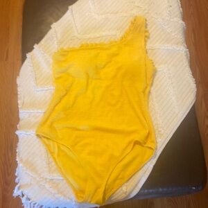 Jones New York one piece one shoulder swimsuit. Beautiful bright yellow.